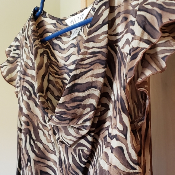New Silk Tiger print top - NWOT - Picture 2 of 3